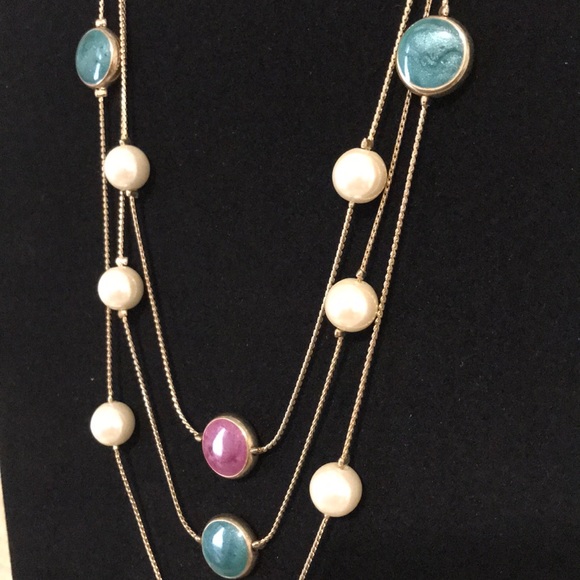 TRIPLE STRAND GOLD TONE NECKLACE - Picture 2 of 4